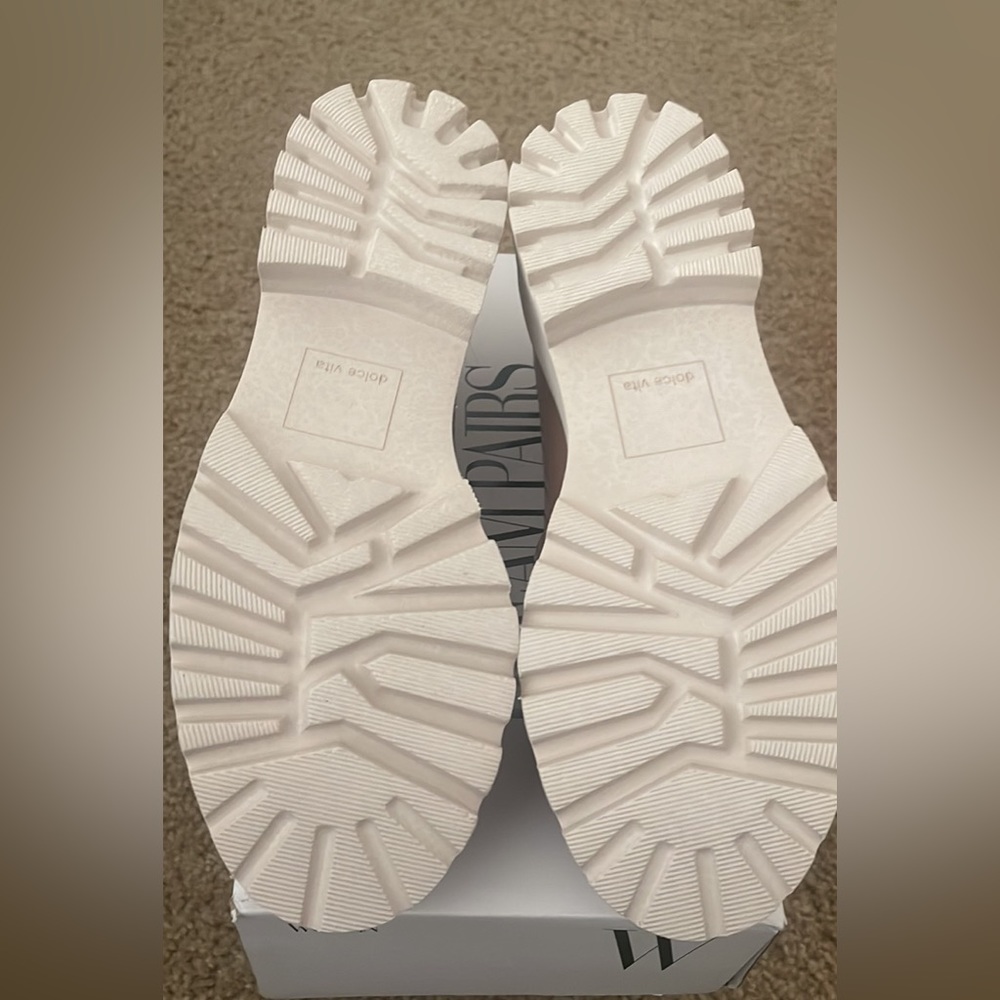 New never worn my feet it’s too wide.